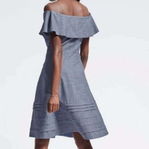 NWT Banana Republic Chambray Off-Shoulder Dress, Chambray size 2 - Picture 2 of 4